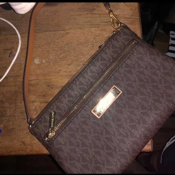Michael Kors Handbags - Mk wristlet